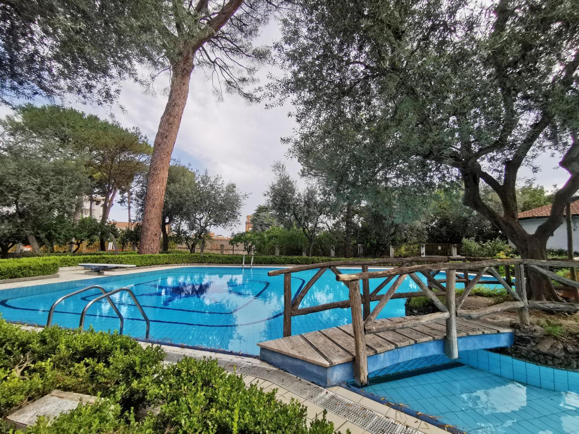 Casa Mar - Elegant Apartment With Pool And Panoramic Terrace In The Heart Of Сорренто Экстерьер фото