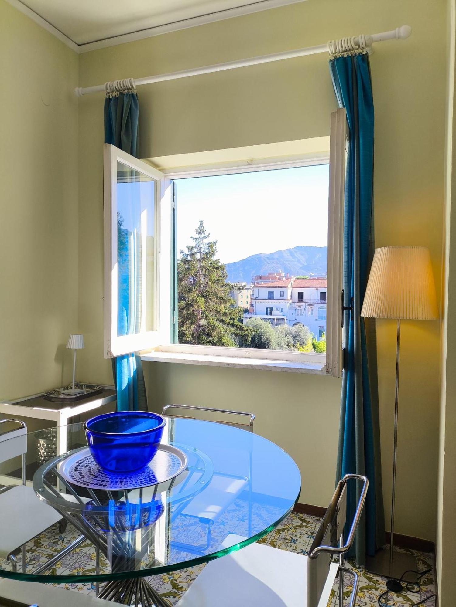 Casa Mar - Elegant Apartment With Pool And Panoramic Terrace In The Heart Of Сорренто Экстерьер фото